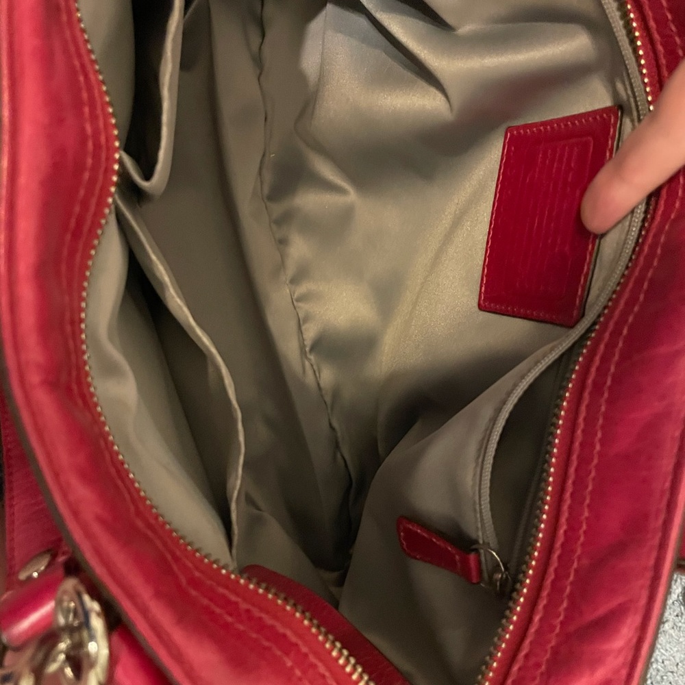 Coach purse in Magenta - Picture 8 of 9